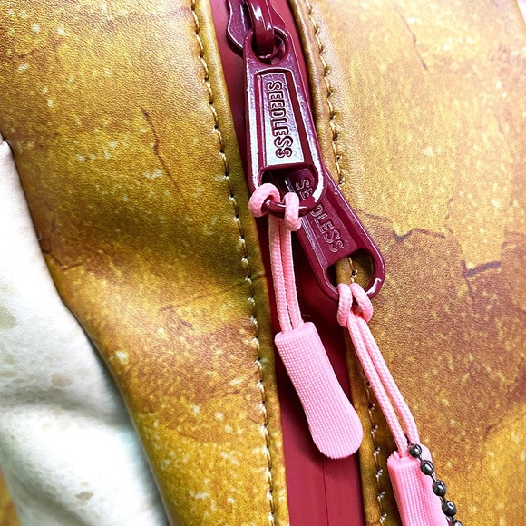 SmellProof SeedleSs. PB&J’s Strawberry BackPack - Picture 6 of 7